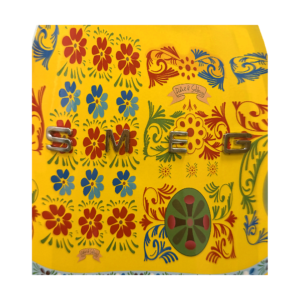 Деталь орнаменту: жовтий набір SMEG Dolce&Gabbana