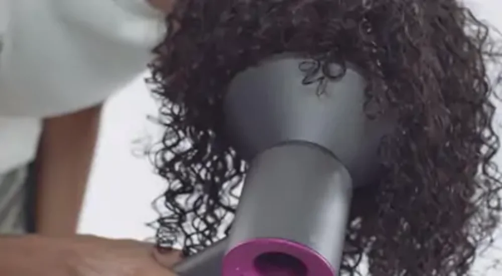 Природні локони після сушіння Dyson Supersonic HD07